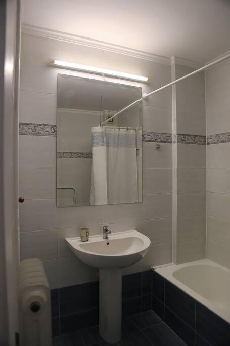 Charming Apartment Near Center 아테네 외부 사진