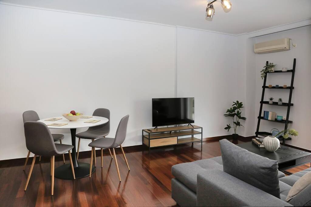 Charming Apartment Near Center 아테네 외부 사진